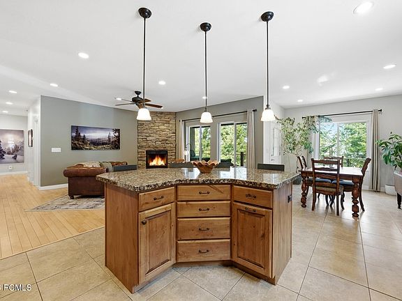 5th image of 490 Upper Evergreen Dr