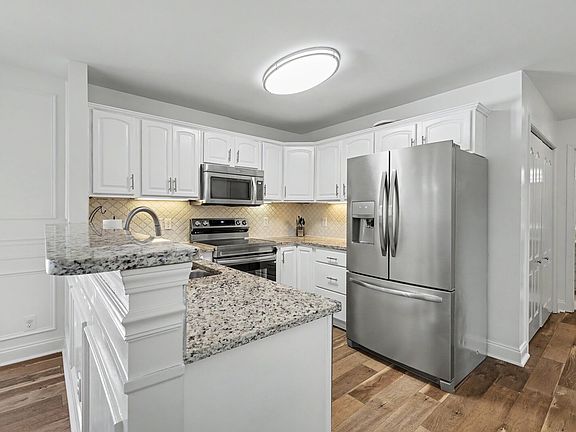 5th image of 431 Princeton Dr