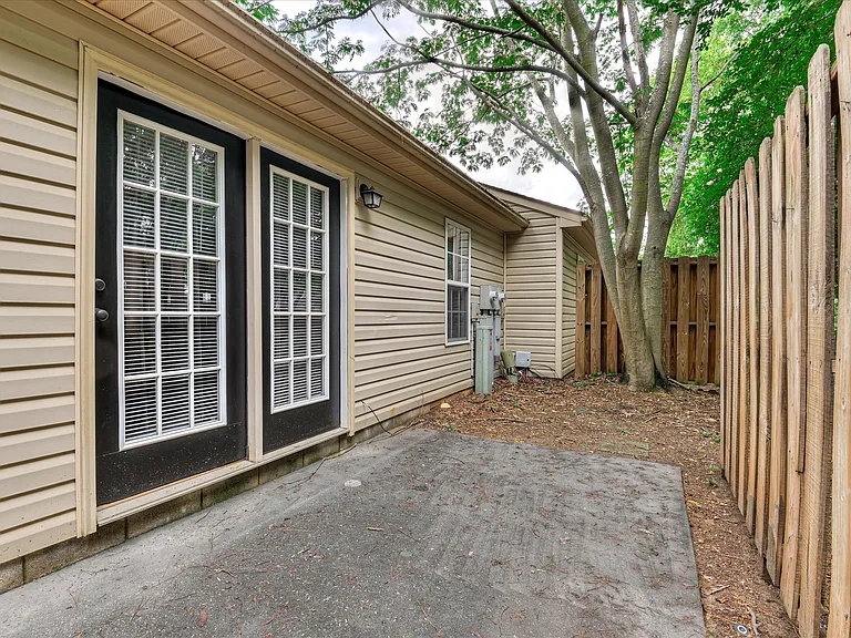 100 Kelly Dr SW — Photo 36