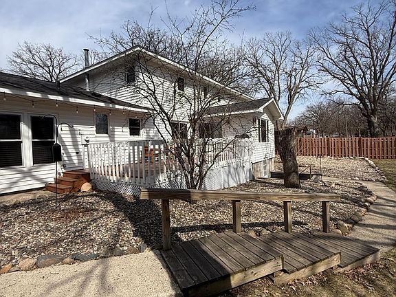 2nd image of 1708 Woodland Rd