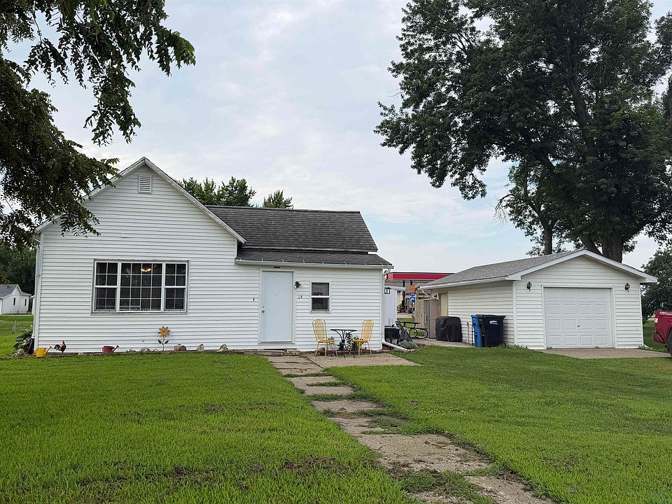 1st image of 84 Hardy St