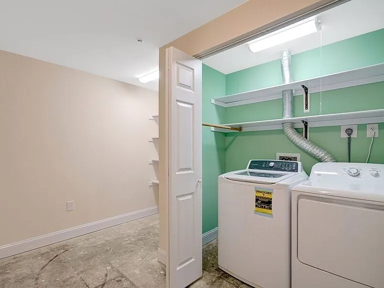 1121 Varney St SE — Photo 23
