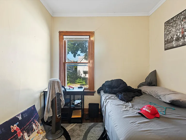 2745 N Frederick Ave — Photo 16