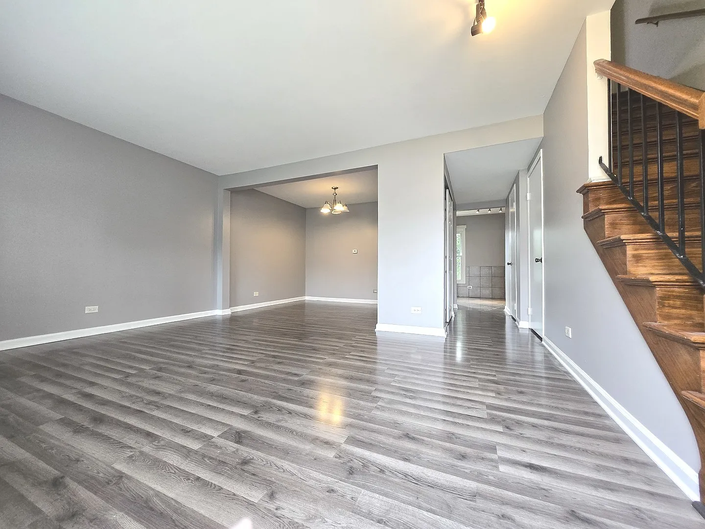 2 bed, 1.5 bath, 2000 sqft, $2,450 — Photo 2