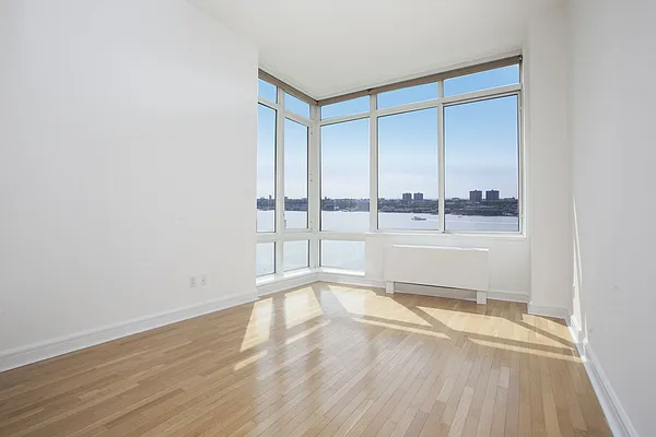 Rented by BLU Real Estate | media 16