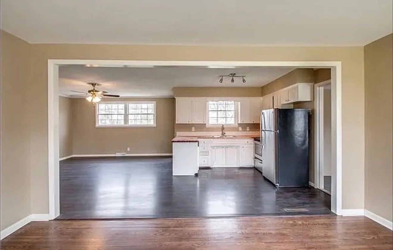 3 bed, 1.5 bath, 1500 sqft, $2,134 — Photo 2