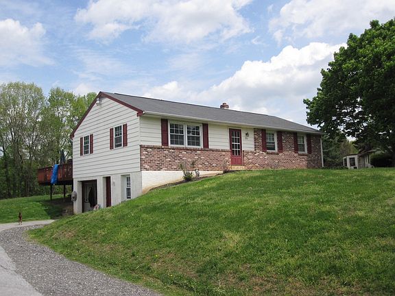 2nd image of 10 Carlin Dr