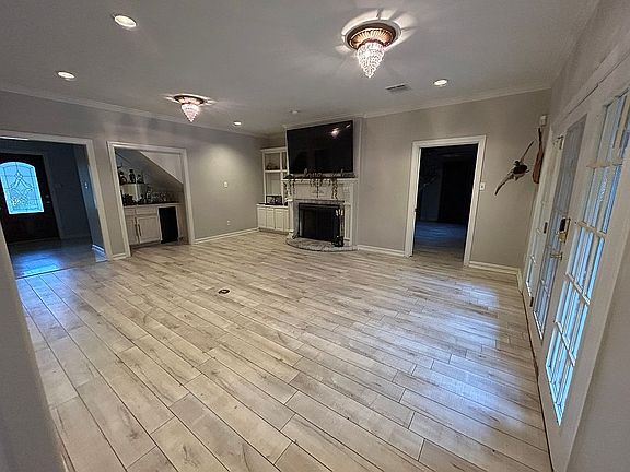 2nd image of 207 Bayside Dr