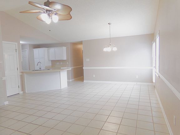 3rd image of 409 Nordhoff St