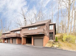 275 Solon Rd #275D, Chagrin Falls, OH 44022