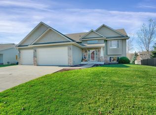 6101 Goodview Trail Ct N, Hugo, MN 55038