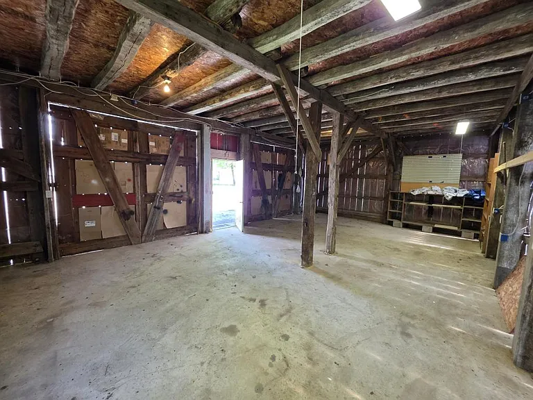 11934 Goodview Ave — Photo 8