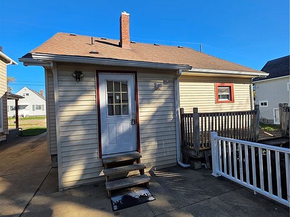 5th image of 906 Silvercrest Ave