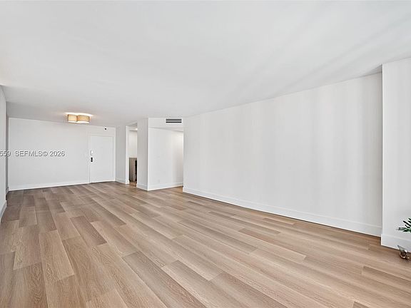 5th image of 18151 NE 31st Ct APT 1714