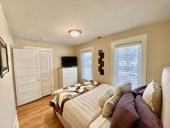 5th image of 4044 39th Ave S