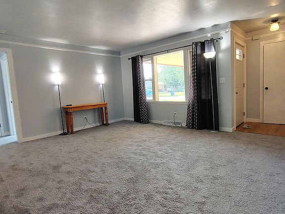 4th image of 3152 S Everett Ave