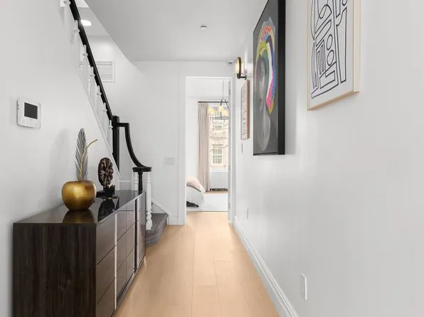 222 East 61st Street image 14 of 27