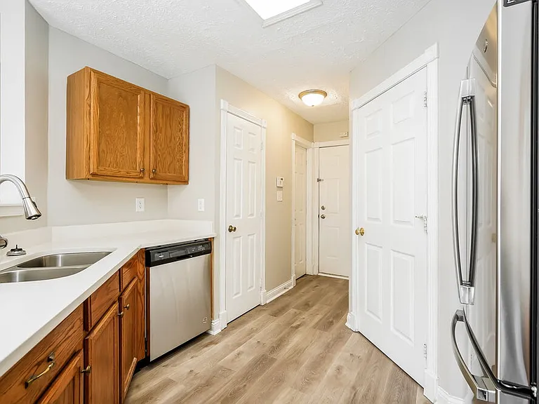 4487 Connaught East Dr — Photo 8