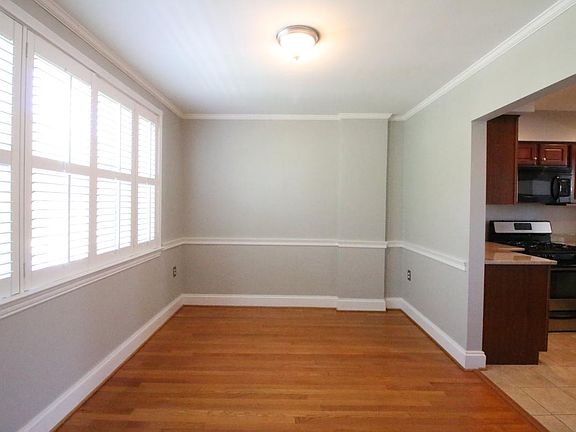 4th image of 22 W Locke Ln Unit 6