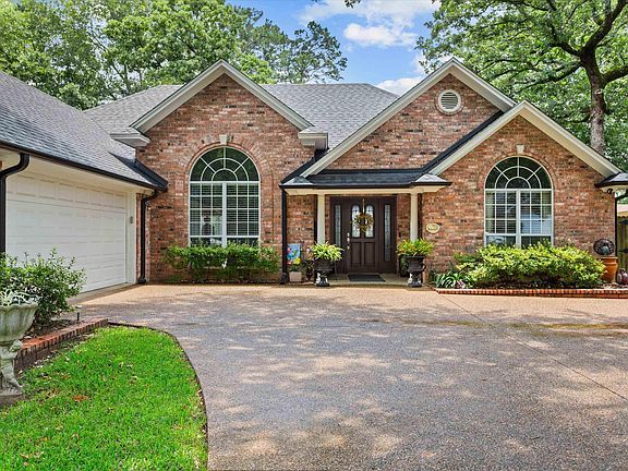 4th image of 3311 Oak Village Dr