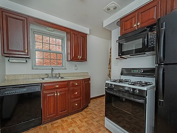5th image of 638 Elaine Dr
