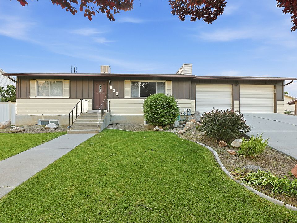 1st image of 822 N Pinewood Cir E