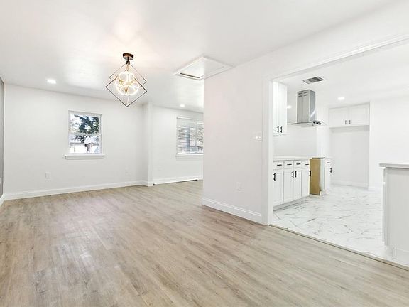 3rd image of 105 Brunswick Ct