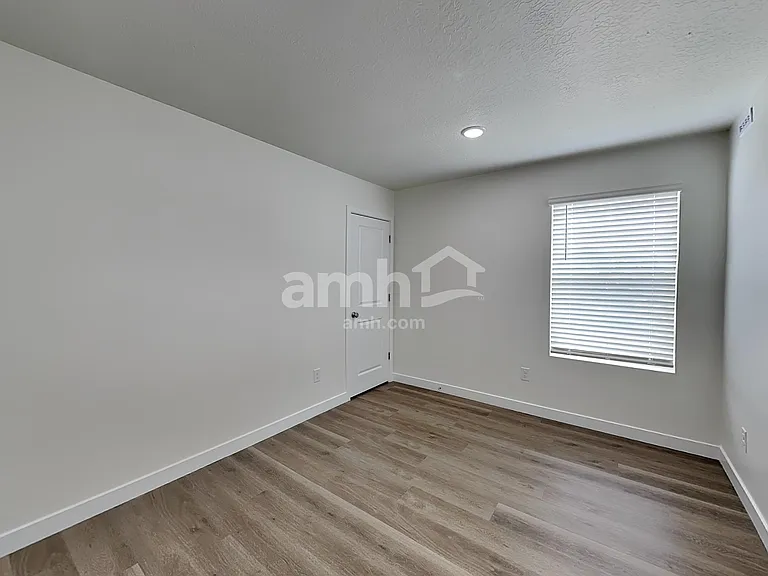 1232 W Mahogany St — Photo 22