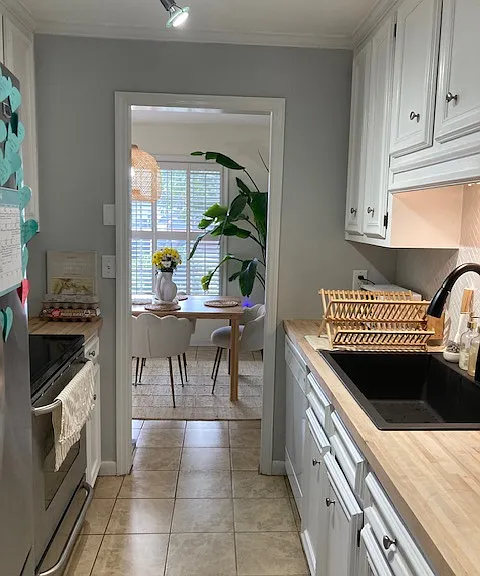 906 Beresford Ct — Photo 1