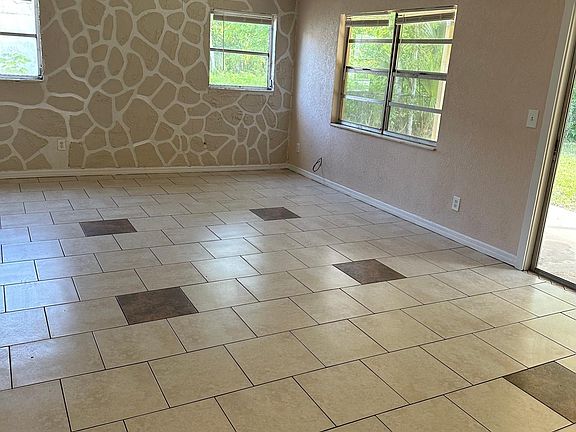 3rd image of 617 Willie Dr