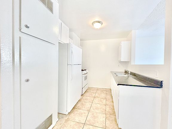 5th image of 617 N St Andrews Pl APT 5