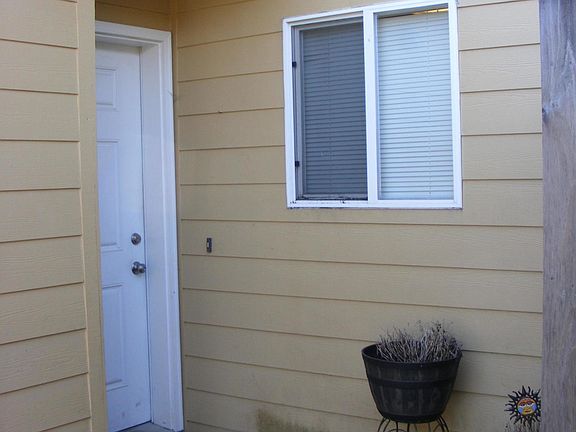 3rd image of 76 NW 33rd Pl Unit C