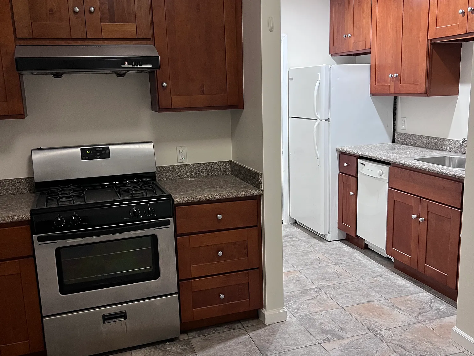 2 bed, 875 sqft, $5,600 — Photo 3