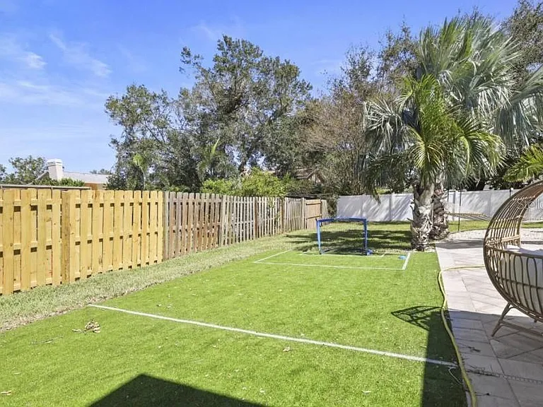 10075 W Bay St — Photo 25
