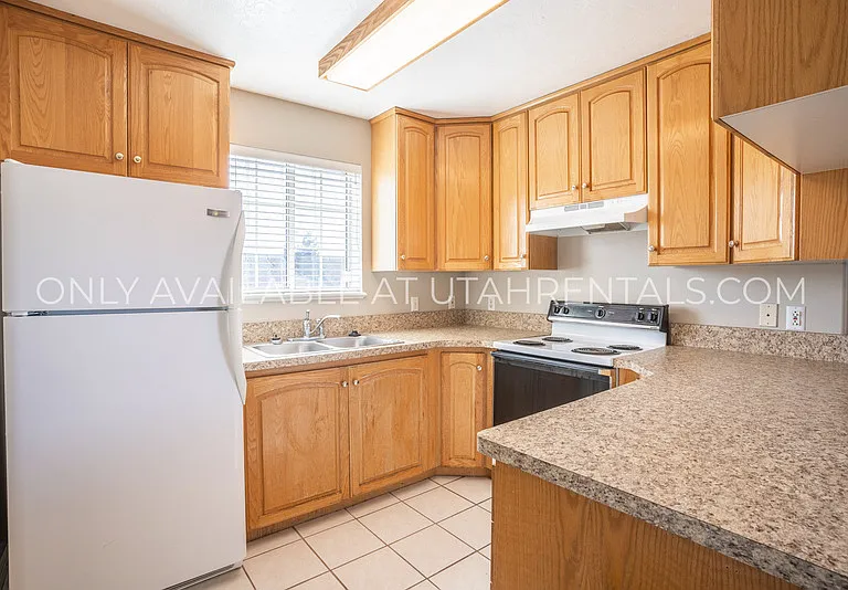 909 N 500 W #12 — Photo 15