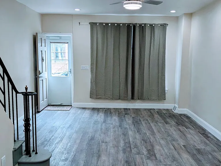 143 Gladstone St — Photo 3