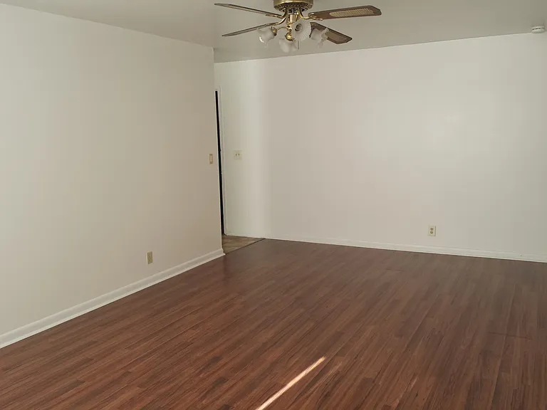 2419 S Graham St #V — Photo 7