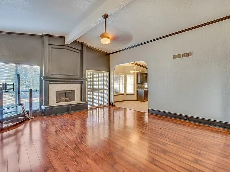1209 Wind Ridge Dr — Photo 3