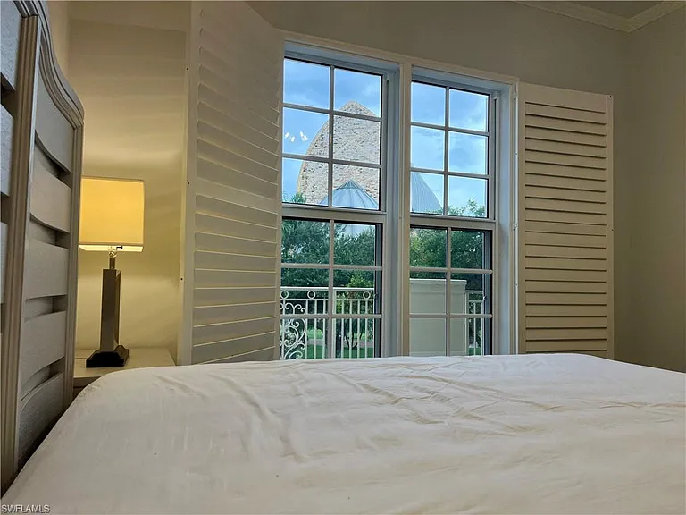 5068 Annunciation Cir #209 — Photo 7