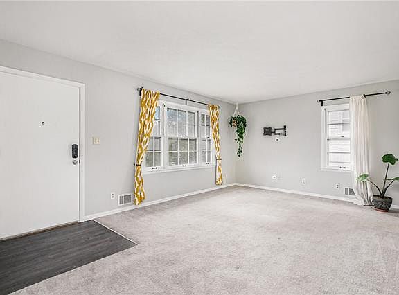 5th image of 8227 Oak St