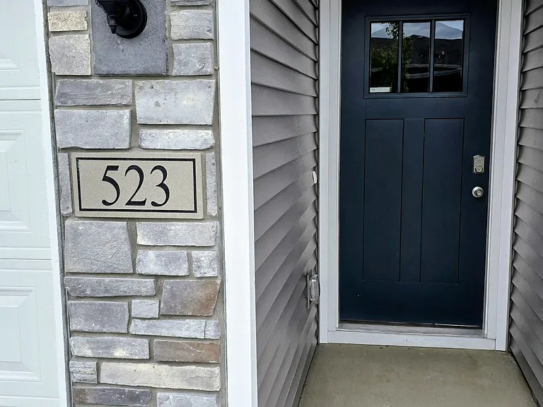 523 Kinley Dr #1 — Photo 2
