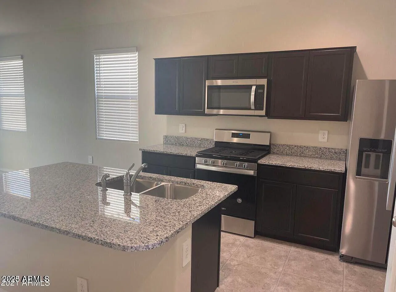 3 bed, 2.0 bath, 1260 sqft, $2,000 — Photo 2