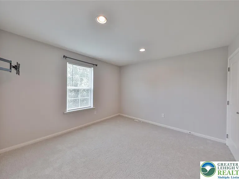 312 Central Park Ave — Photo 21
