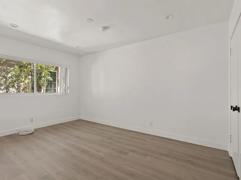904 N Gardner St #4 — Photo 11