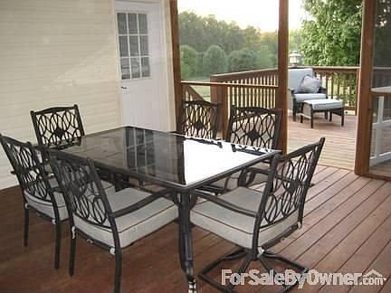 Enjoy meals al-fresco