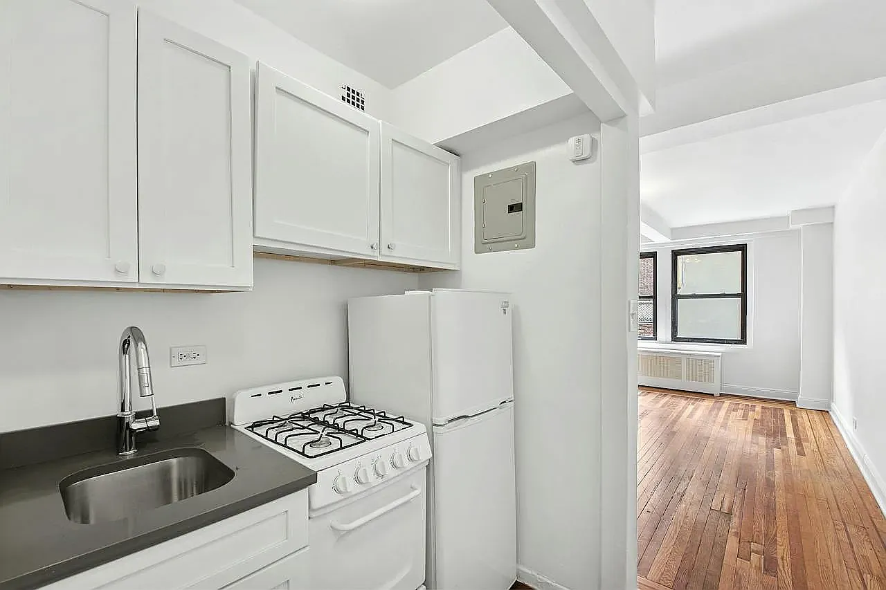 253 West 72nd Street — Photo 4