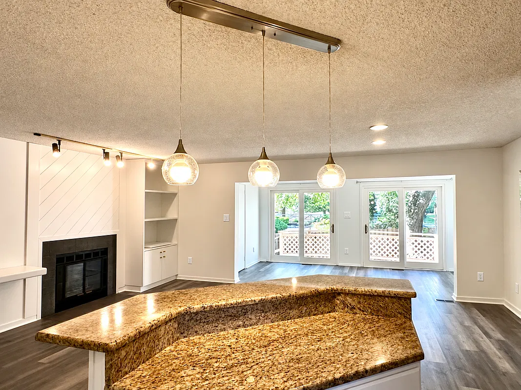 2 bed, 2.0 bath, 1800 sqft, $2,950 — Photo 4