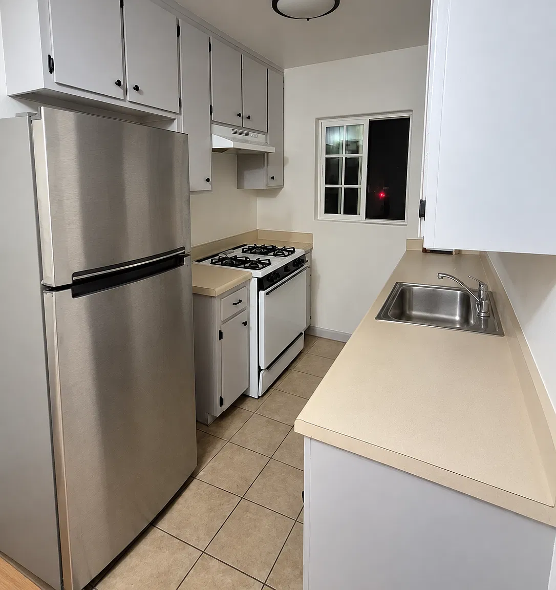 2 bed, 804 sqft, $2,400 — Photo 2