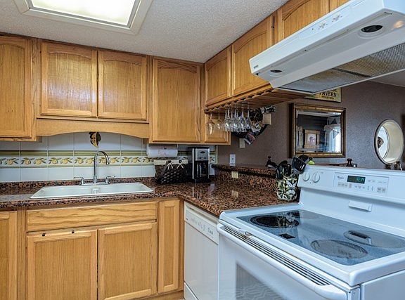 4th image of 6201 Padre Blvd Ste 302