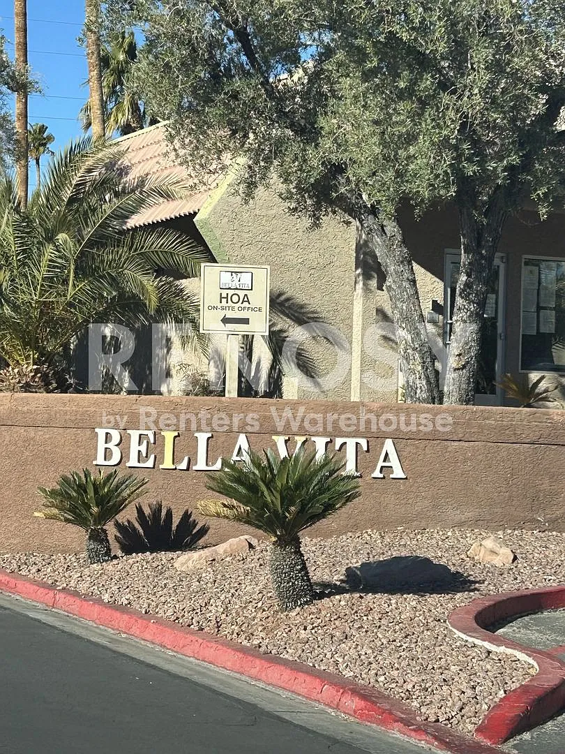 Avail Immediately: Beautiful 2 Bedroom 1 Bathroom condo Freshly Painted, New Carpet — Photo 1